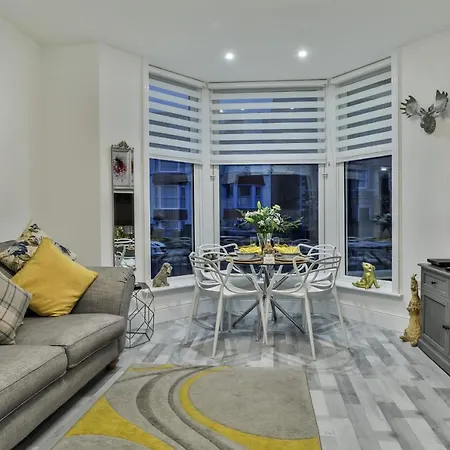 Luxury 2 X Double Bed Central Location *